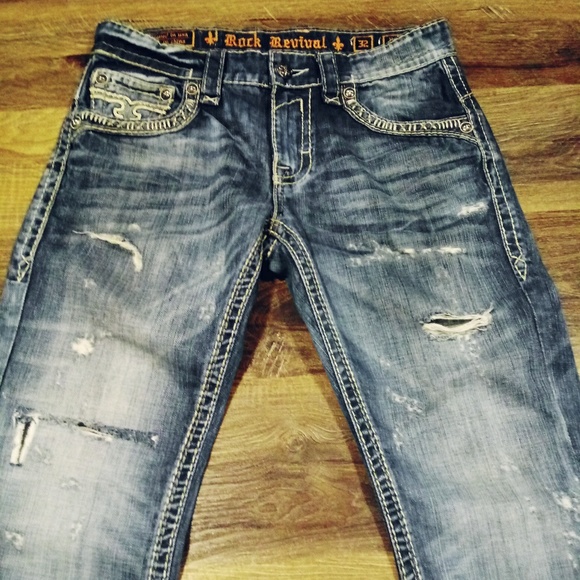 💙JUST IN💙NEW Rock Revival Jeans👖✔ out my Closet - Picture 2 of 4